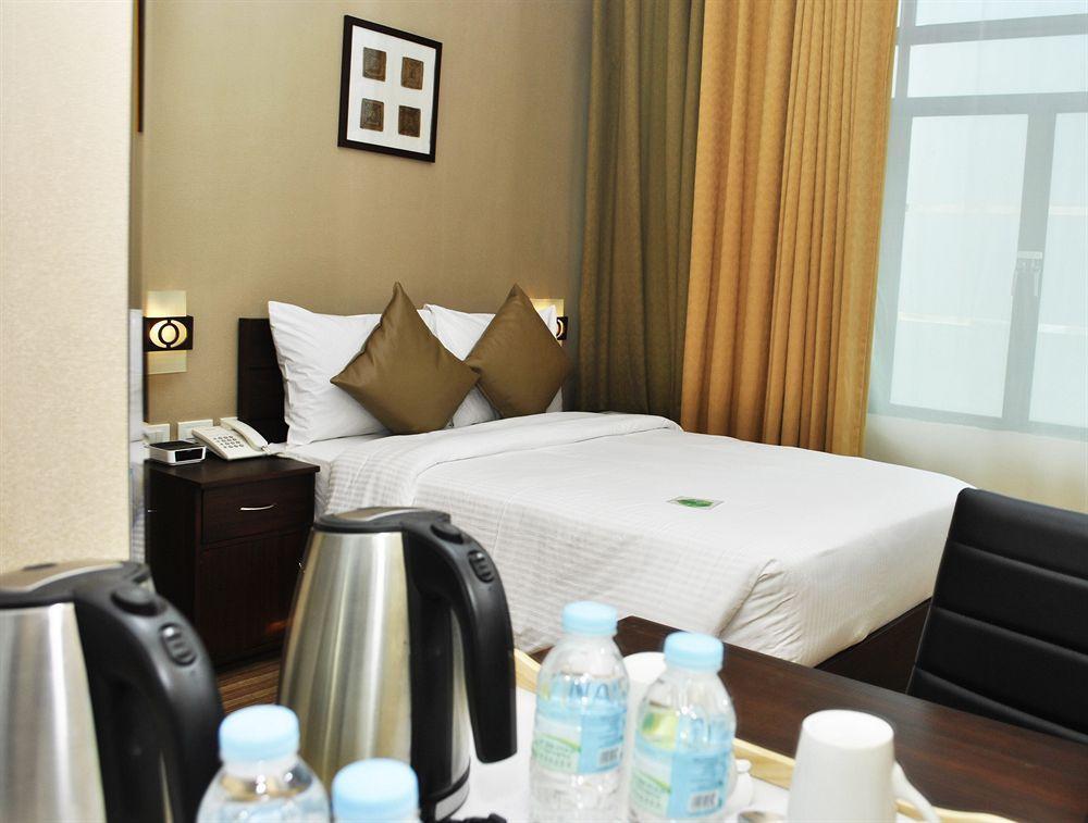 Orion Hotel Манила Екстериор снимка