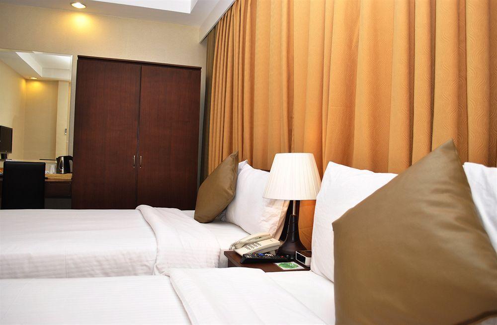 Orion Hotel Манила Екстериор снимка