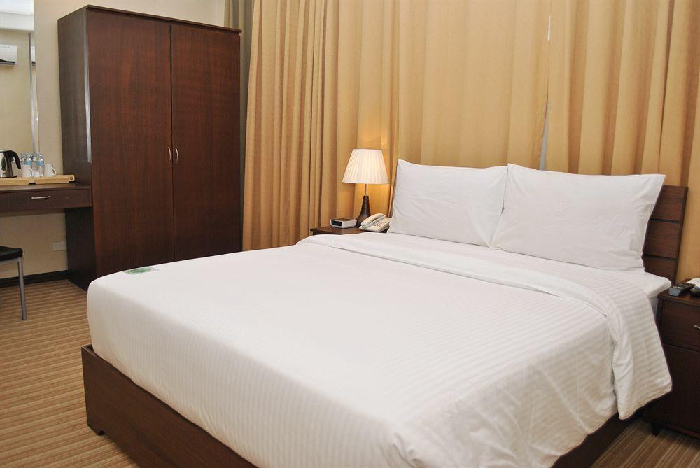 Orion Hotel Манила Екстериор снимка