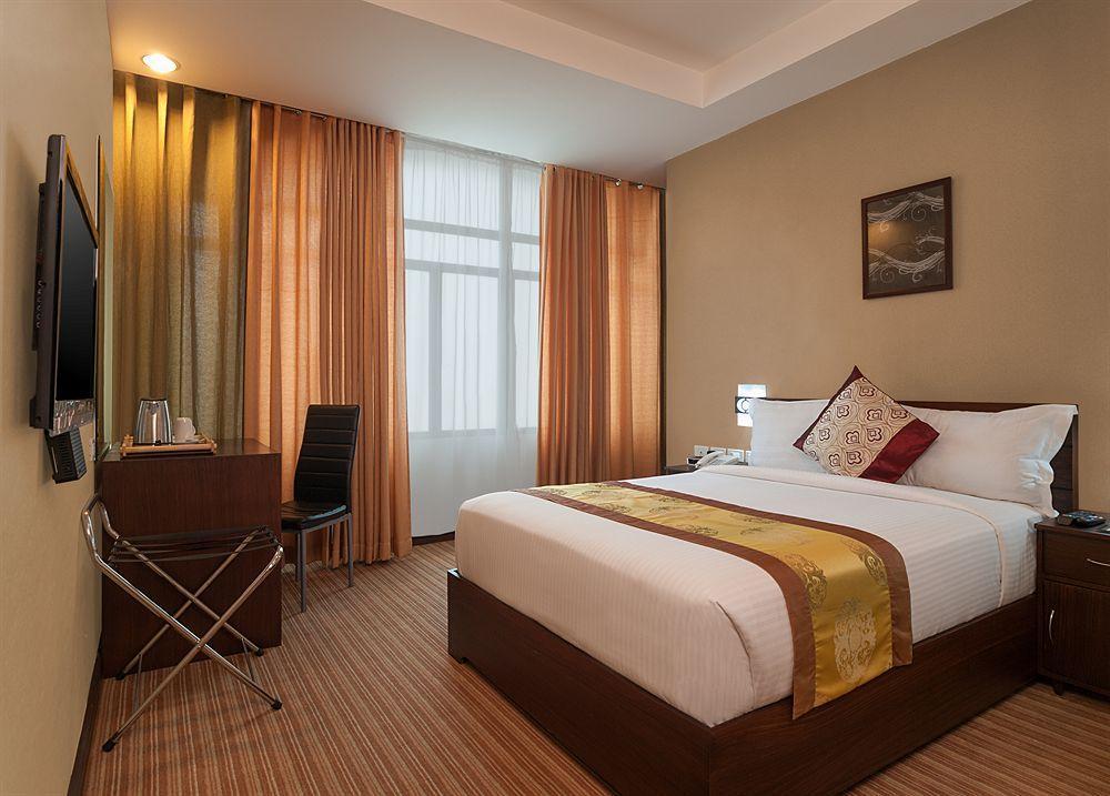 Orion Hotel Манила Екстериор снимка