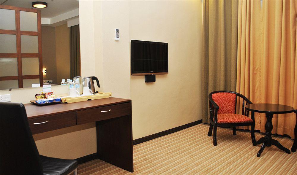 Orion Hotel Манила Екстериор снимка