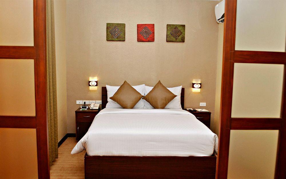 Orion Hotel Манила Екстериор снимка