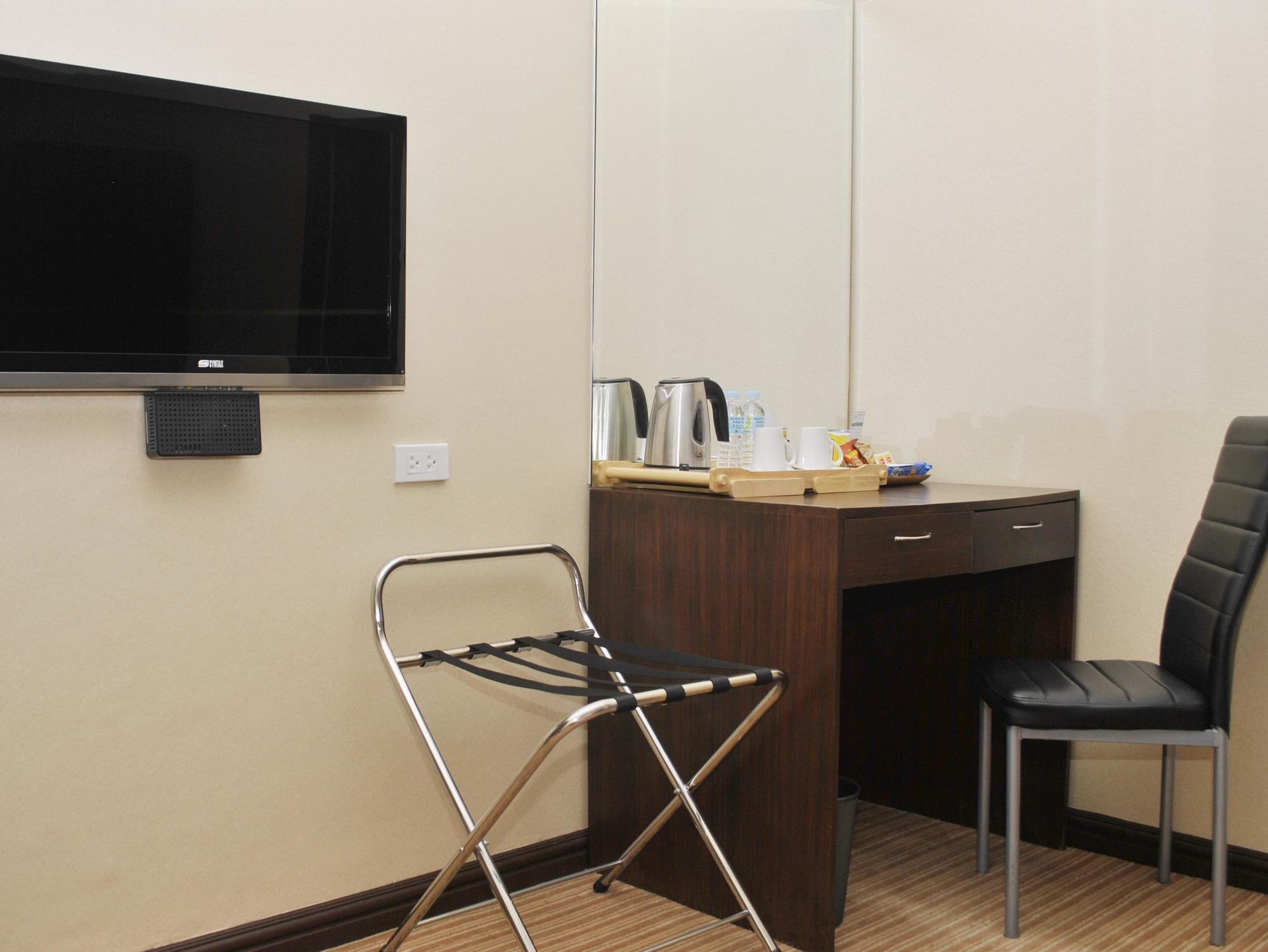 Orion Hotel Манила Екстериор снимка