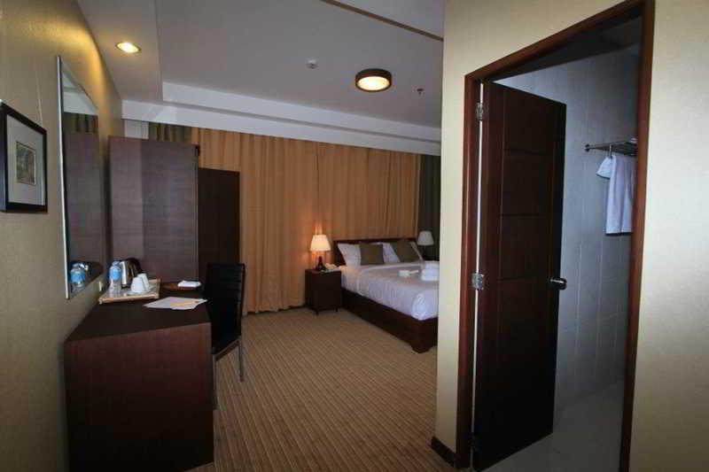 Orion Hotel Манила Екстериор снимка