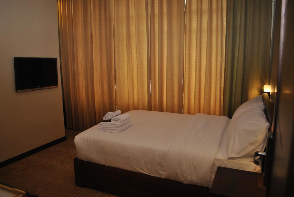 Orion Hotel Манила Екстериор снимка