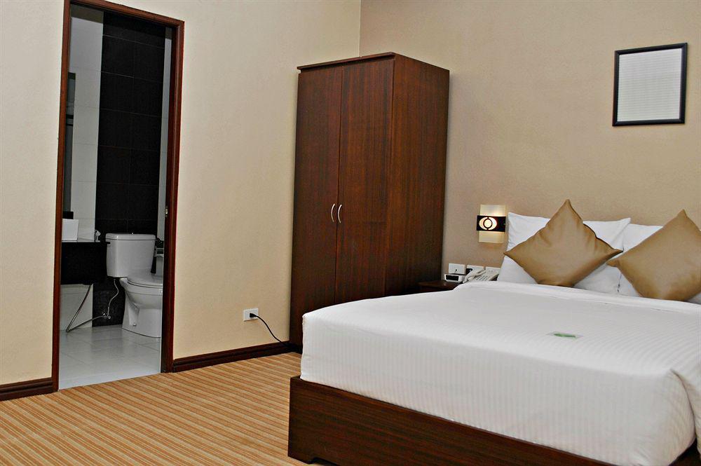 Orion Hotel Манила Екстериор снимка